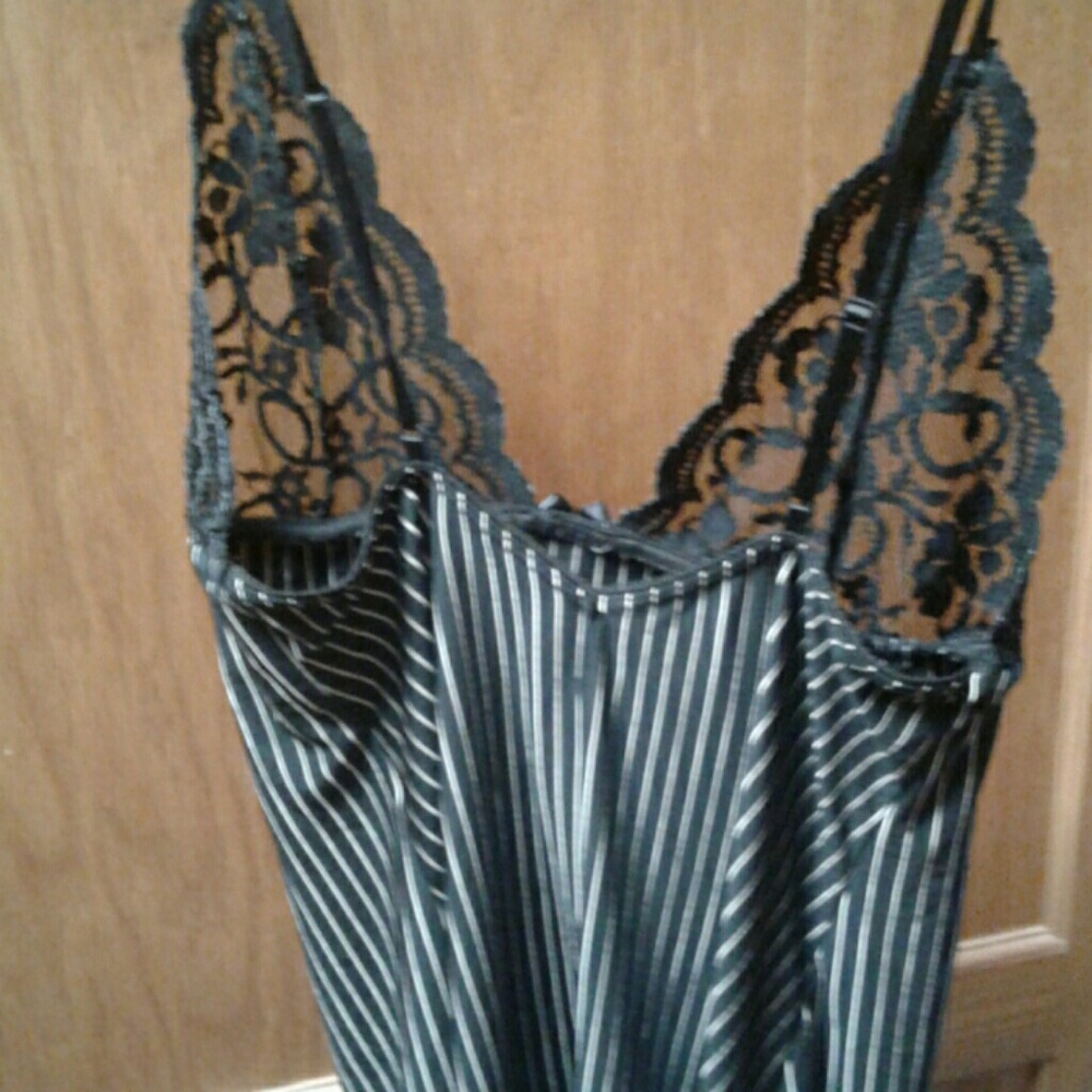 Lingerie - Picture 3 of 4